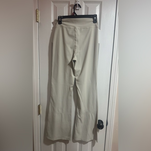 old navy flare leggings - Picture 2 of 3